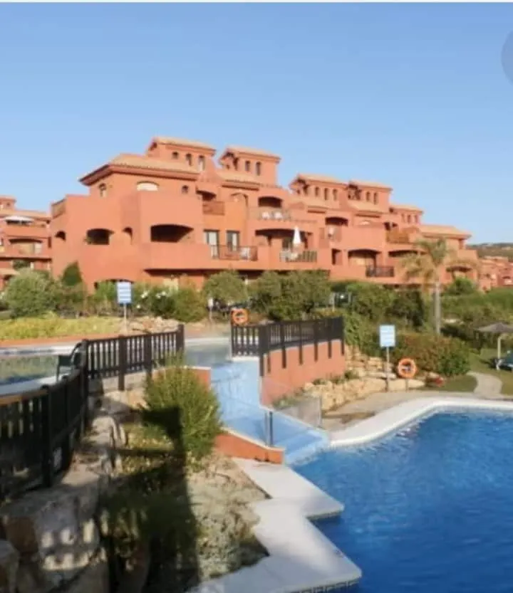 Apartamento De Dos Dormitorios Y Un Bano Con Piscinas Y Jardines Cercano A La Playa Estepona 0*,