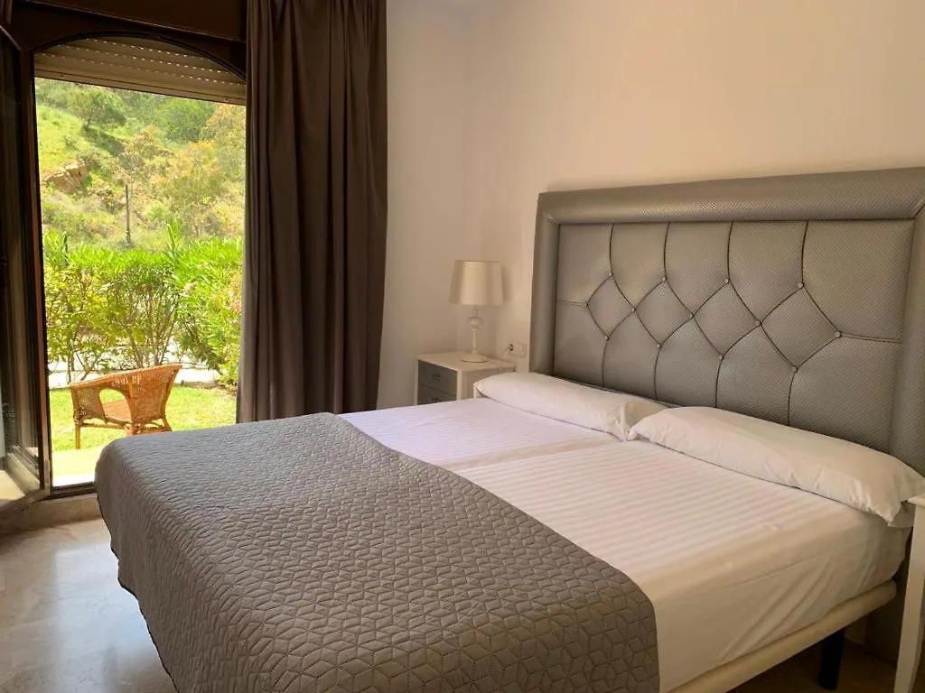 Apartamento De Dos Dormitorios Y Un Bano Con Piscinas Y Jardines Cercano A La Playa Estepona 0*,  Spain
